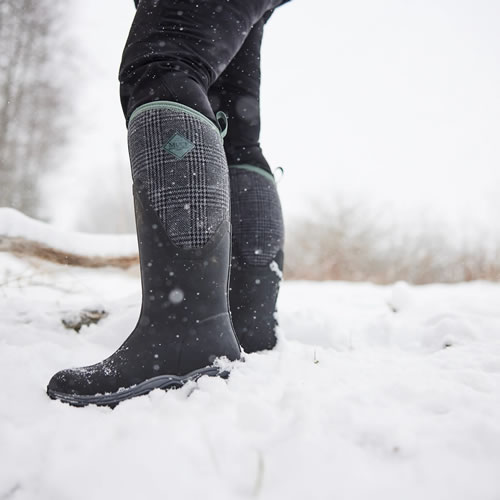 Plaid muck hotsell boots
